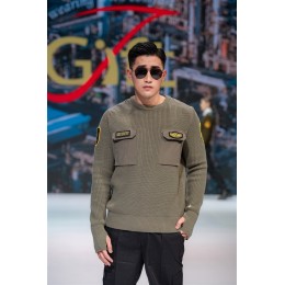 BD-MO-021  設計時尚墨綠色保安毛衣   訂做胸前有袋毛衣   真人試穿   模特示範   保安毛衣設計公司 BD-MO-021  設計時尚墨綠色保安毛衣   訂做胸前有袋毛衣   真人試穿   模特示範   保安毛衣設計公司